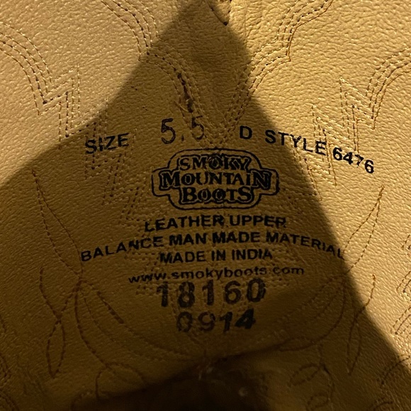 Sz 5.5 brown smoky mountain boots.  Fit like 6.5 - Picture 2 of 10